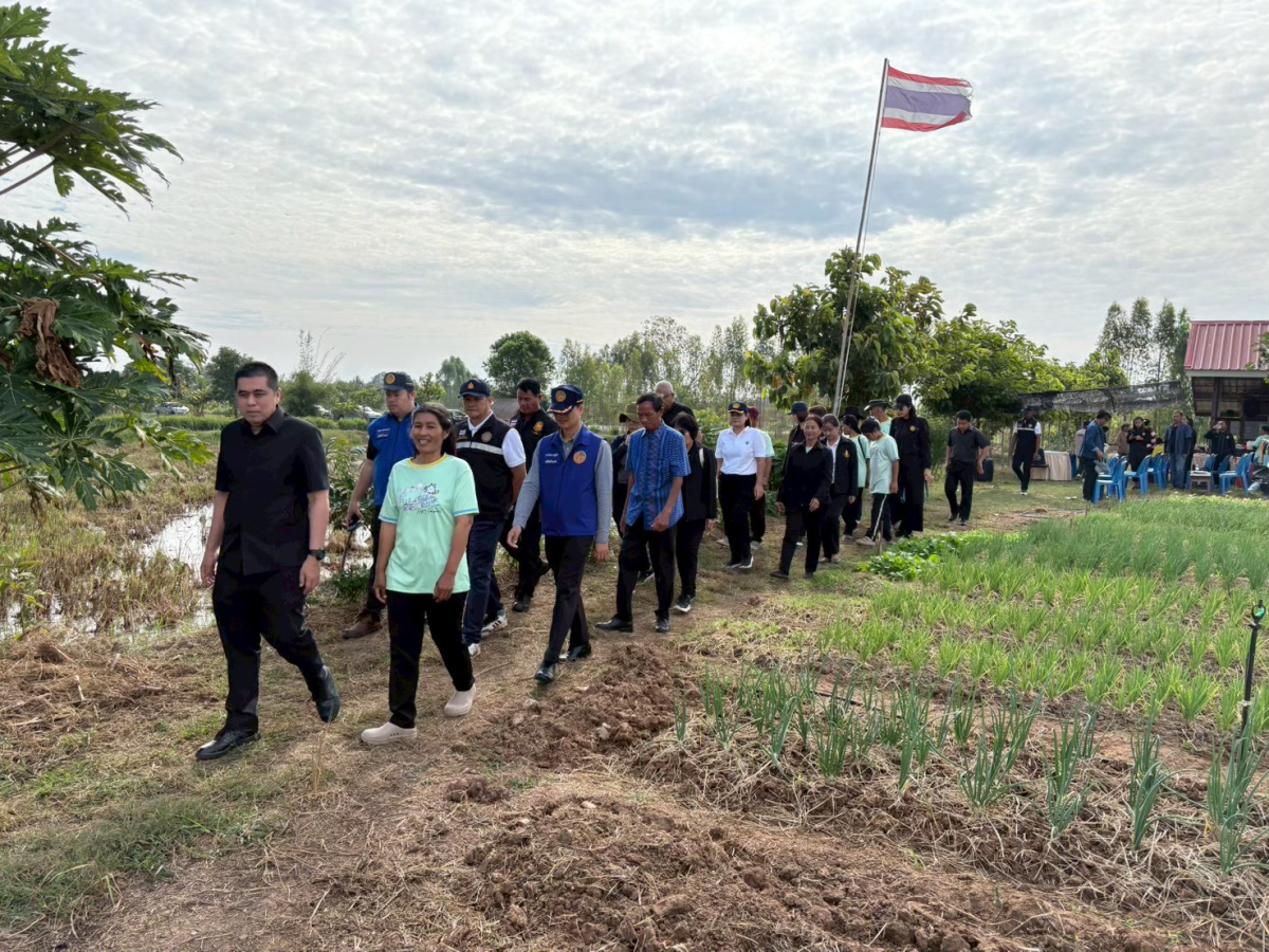 พิธีปล่อยพันธ์ปลาพระราชทาน  ณ แปลงโคก หนอง นา ข้าราชบริพาร หน่วยราชการในพระองค์