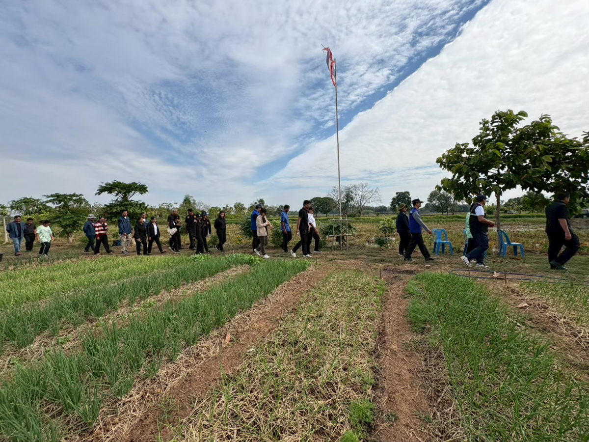 พิธีปล่อยพันธ์ปลาพระราชทาน  ณ แปลงโคก หนอง นา ข้าราชบริพาร หน่วยราชการในพระองค์
