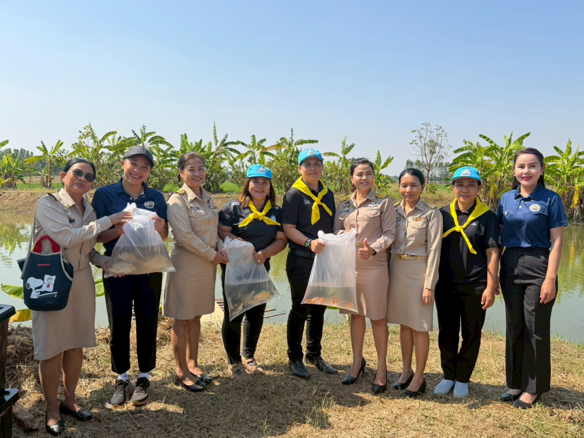 พิธีปล่อยพันธ์ปลาพระราชทาน  ณ แปลงโคก หนอง นา ข้าราชบริพาร หน่วยราชการในพระองค์